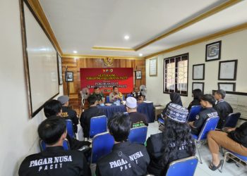 Kapolsek Pacet Jalin Silaturahmi Dengan Perguruan Silat : Upaya Menjaga Keamanan dan kenyamanan warga Di Wilayah Kecamatan Pacet