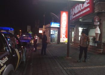 Patroli Biru Polsek Mengwi Sambangi Kompleks Pertokoan Jalur Utama