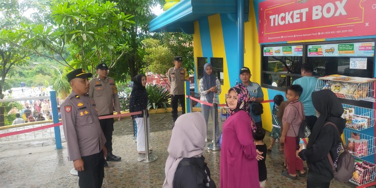 Polsek Pacet Patroli Strong Point Di Obyek Wisata Dalam Rangka Antisipasi Libur Panjang Untuk pengunjung