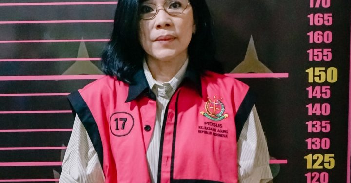 Penyerahan Tersangka Dan Barang Bukti ( Tahap II ) Terhadap 2 Tersangka Gratifikasi Ronald Tanur Ke Kejari Jakarta Pusat