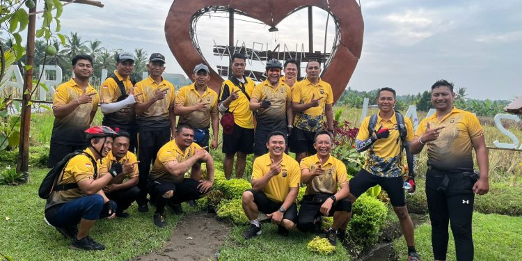 Sabtu Ceria Polsek Mengwi Panen Lele dan Gowes Kamtibmas