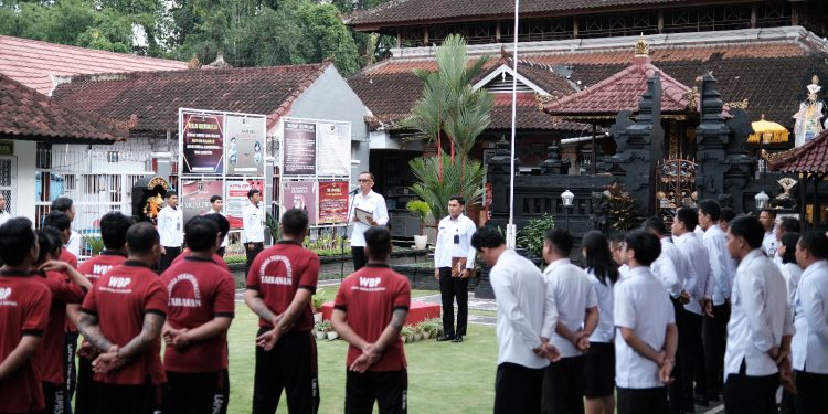 Tumbuhkan Rasa Nasionalisme, Lapas Tabanan Libatkan Warga Binaan Dalam Kegiatan Upacara Bendera