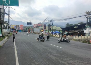 “Tim Sate Kerang Pagi. Polsek Pacet Patroli & Pengaturan Lalu Lintas Di Simpang 3 Karlina