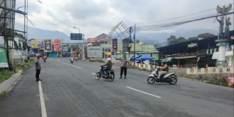 “Tim Sate Kerang Pagi. Polsek Pacet Patroli & Pengaturan Lalu Lintas Di Simpang 3 Karlina