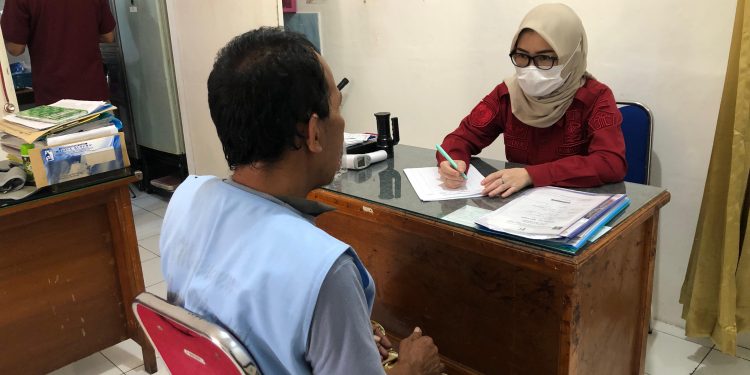WUJUDKAN PELAYANAN PRIMA,TIM NAKES LAPAS MOJOKERTO LAYANI WBP BEROBAT DI KLINIK
