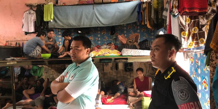 Kalapas Mojokerto Tingkatkan Pengawasan Dengan Kontrol Kamar Hunian Narapidana