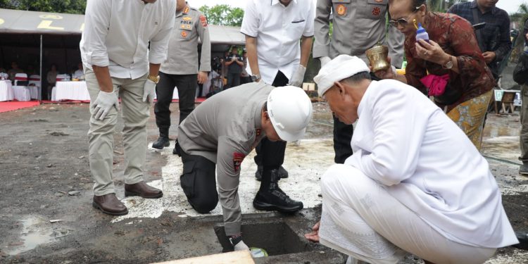 Kapolda Bali Letakan Batu Pertama Pembangunan Dapur Makan Bergizi