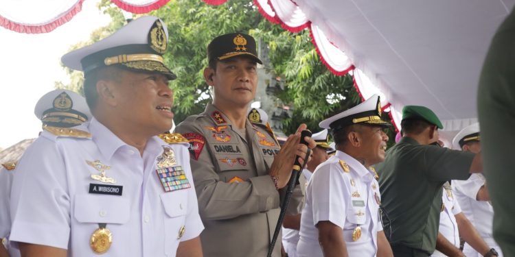 Seru! Kapolda Bali Saksikan Parade 5th Multilateral Naval Exsercise Komodo 2025