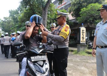 HELM GRATIS DARI POLRI UNTUK MASYARAKAT