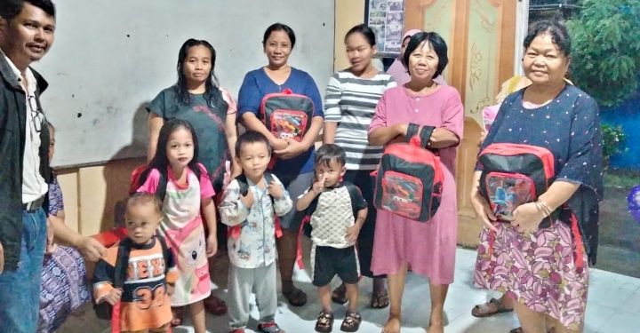Aksi Sosial Bagikan Tas Sekolah Untuk Anak Kurang Mampu