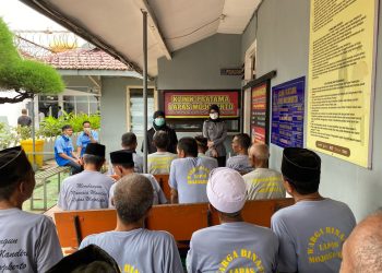 PASTIKAN KESEHATAN WARGA BINAAN LANSIA, LAPAS MOJOKERTO TETAP LAKSANAKAN POSBINDU SELAMA BULAN RAMADAN