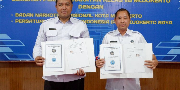 LANGKAH TEGAS DUKUNG PROGRAM ASTA CITA & P4GN, KALAPAS MOJOKERTO LAKSANAKAN PENANDATANGANAN MOU DENGAN BNNK MOJOKERTO