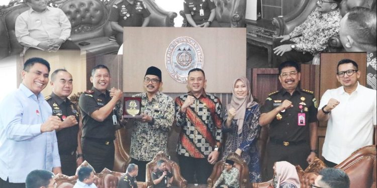 Perkuat Sinergitas, Plt. Kajati Jatim Terima Kunker Ketua DPRD Jatim