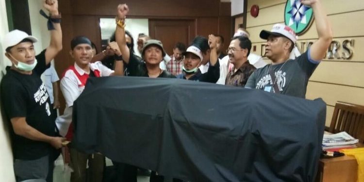 Pemilihan Anggota DP Langgar UU Pers, Mandagi Minta Busro dan Komaruddin Mundur