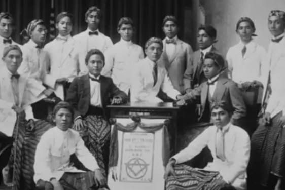 EKO GAGAK : HARI KEBANGKITAN NASIONALISME KE-117 TELAH TUMBANGKAH.