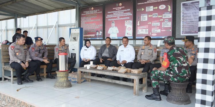 TIBA DI NABIRE, DIRJENPAS LANGSUNG SAMBANGI PETUGAS LAPAS YANG TERLUKA