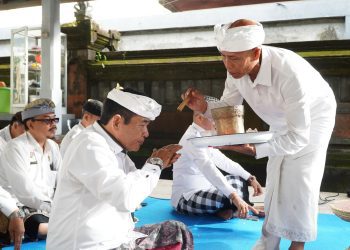 Persembahyangan Hari Purnama Di Padmasana Kanwil Kementerian Hukum Bali, Wujud Rasa Syukur Dan Harmoni Spiritual