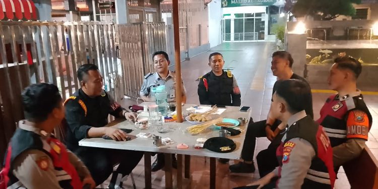 LAKSANAKAN INSTRUKSI DIRJENPAS, POLRES MOJOKERTO KOTA TERUS TAMBAH PERSONIL DAN INTENSIF PATROLI SAMBANG DI LAPAS MOJOKERTO