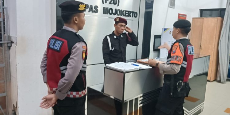 Sinergi dan Tindak Lanjuti Arahan Dirjenpas, Patroli Pamobvit Polres Mojokerto Kota Sambangi Lapas Mojokerto