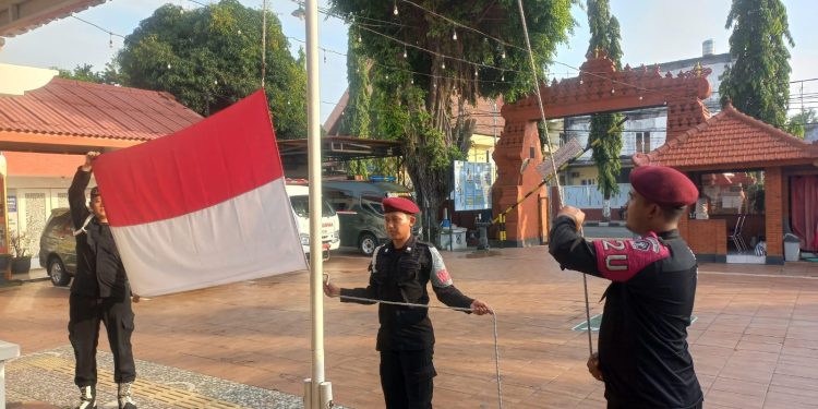 WUJUD CINTA TANAH AIR, PETUGAS WASRIK DAN P2U LAPAS MOJOKERTO KIBARKAN BENDERA MERAH PUTIH