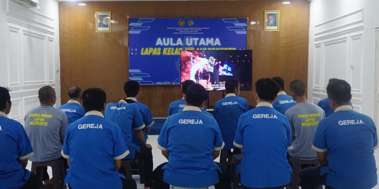 Pastikan Hak Beribadah Terpenuhi, Warga Binaan Nasrani Lapas Mojokerto Laksanakan Ibadah Secara Virtual
