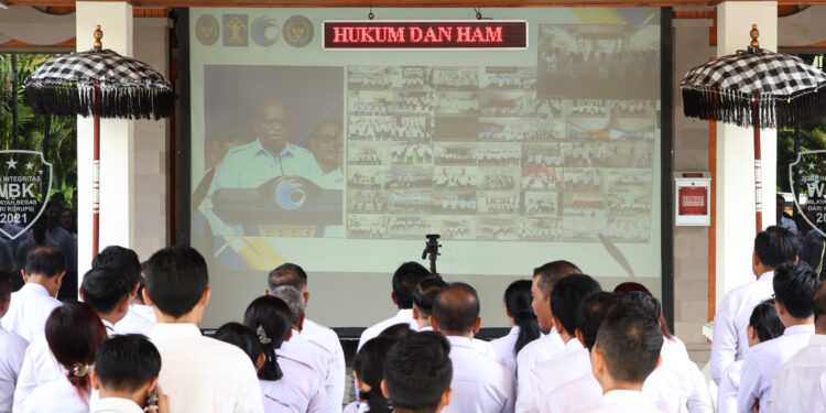 Kanwil Kemenkum Bali Perkuat Sinergi dalam Apel Bersama Kemenko Hukum, HAM, Imigrasi, dan Pemasyarakatan