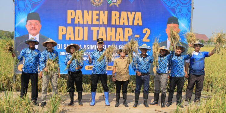 Bukti Nyata Program Asta Cita Dan Akselerasi Imipas,Kakanwil Ditjenpas Jawa Timur Panen 10 Ton Padi Di Lapas Lamongan