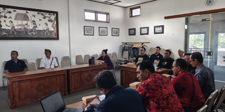 Menuju Pengakuan Nasional: Kanwil Kemenkum Bali Lakukan Pemeriksaan Substantif Lukisan Gaya Batuan Gianyar sebagai Indikasi Geografis