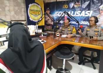 Bersama Media Satlantas Polres Pelabuhan Tanjung Perak Gencarkan Sosialisasi Operasi Patuh Semeru 2025