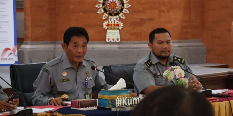 18 TAHUN DI BALI, WNA ITALIA IKUTI SIDANG MENJADI WNI