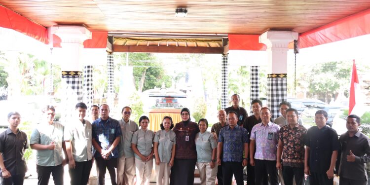 Semarak Hari Bhakti Pengayoman ke-80, Kanwil Kemenkum Bali Gelar Pemberian Paket Sembako