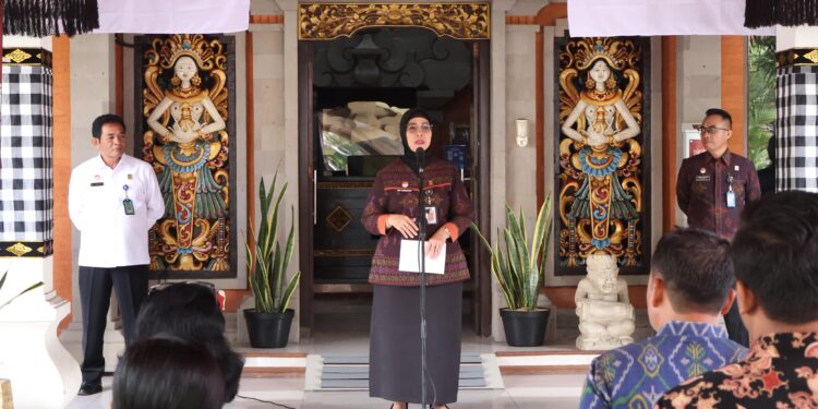 Semarak Hari Bhakti Pengayoman ke-80, Kanwil Kemenkum Bali Gelar Pemberian Paket Sembako