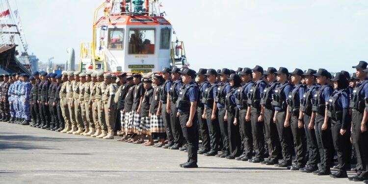 Bentuk Komitmen Lindungi Bali Kakanwil Kemenkum Bali Saksikan Pengukuhan Satgas Patroli