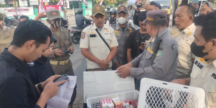 Sebanyak 645 Bungkus (12.900 Batang) Rokok Ilegal Diamankan Satpol PP Kabupaten Saat Operasi