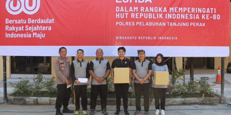 Semarak HUT ke-80 RI, Polres Pelabuhan Tanjung Perak Tumbuhkan Kebersamaan Lewat Perlombaan