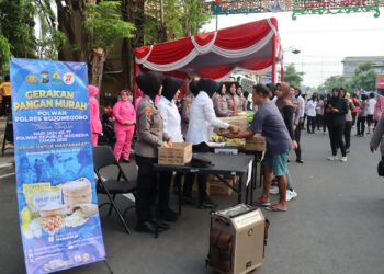 Polwan Polres Bojonegoro Gelar Bhakti Kesehatan di CFD, Warga Antusias Serbu Layanan Gratis