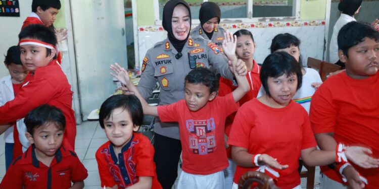 Sambut Hari Jadi ke -77 Polwan Polda Jatim Gelar Bakti Kesehatan di Yayasan Pendidikan Autis Mutiara Hati