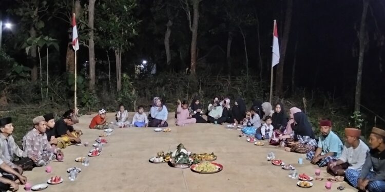 Warga Gugguwan Desa Pandan Lanjang Gelar Malam Tirakatan  HUT RI Ke-80 ” MERDEKA”