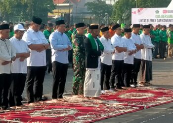 Gelar Doa Bersama Untuk Almarhum Affan Kurniawan Ribuan Ojol Padati GOR Delta Sidoarjo