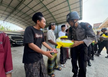 Jalankan Misi Kemanusiaan, 247 Siswa Diktuk Bintara SPN Polda Jatim Tempuh Ekspedisi Darat 15 KM
