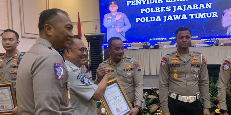 Tekan Angka Kecelakaan Hingga 44,6 Persen, Satlantas Polres Pelabuhan Tanjung Perak Raih Juara I dari Polda Jatim