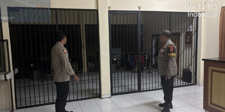 Pawas Polres Tabanan Laksanakan Pengawasan Tahanan, Pastikan Keamanan dan Kondisi Rutan Tetap Kondusif