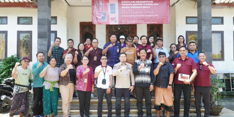 Warisan Budaya Bali: Kanwil Kemenkum Bali Dukung Tenun Cepuk Menuju Indikasi Geografis