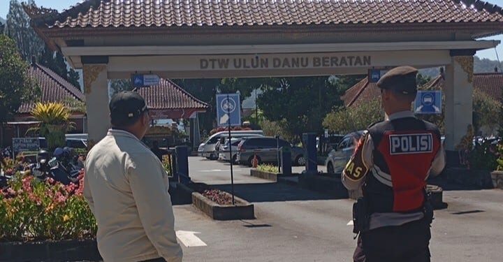 Kapolsek Baturiti pimpin Pengamanan Jalur di hari libur