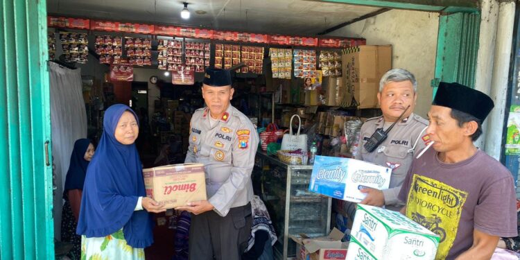Sampaikan Duka Mendalam, Polres Pelabuhan Tanjung Perak Takziah ke Rumah Dua Santri Korban Reruntuhan Ponpes Al Khoziny
