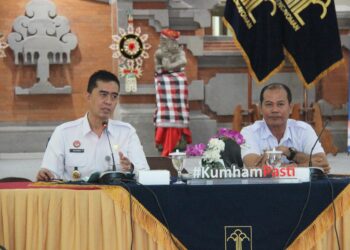 Menuju Tata Kelola Keuangan Dan Perlindungan Sosial yang Lebih Baik: Kanwil Kemenkum Bali Harmonisasi Dua Raperbup Klungkung