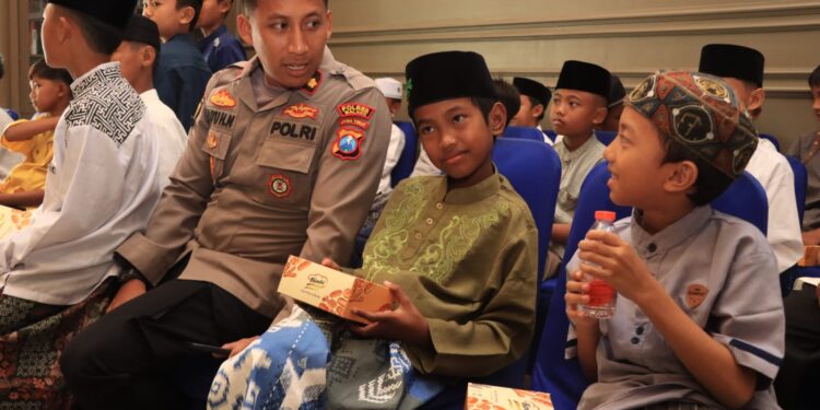Polres Malang Gelar Khitan Massal Gratis Puluhan Anak Dapat Bingkisan Dan Sembako