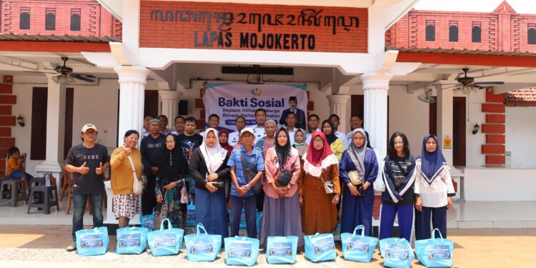 LAPAS MOJOKERTO GELAR BAKTI SOSIAL, WUJUD NYATA ASTA CITA DAN 13 PROGRAM AKSELERASI MENTERI IMIGRASI DAN PEMASYARAKATAN
