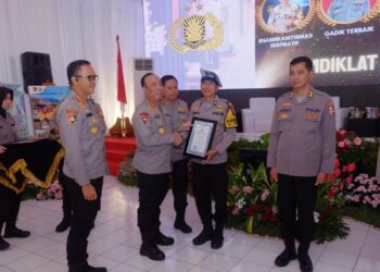 Aipda Rahmad Muhajirin Sosok Bhabinkamtibmas Inspiratif Polres Bojonegoro Terima Anugerah di Forum Internasional Kepolisian