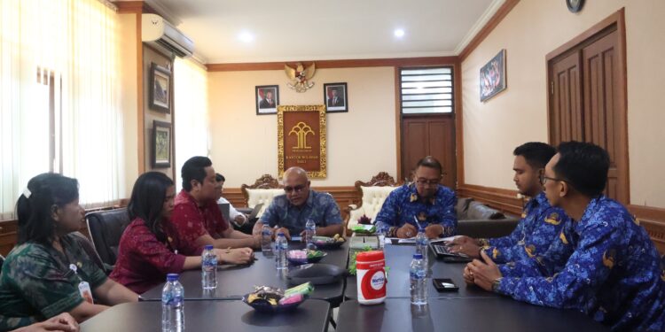 Jaga Konsistensi Reformasi Hukum, Kanwil Kemenkum Bali dan Pemkab AM Karangasem Bahas Hasil IRH